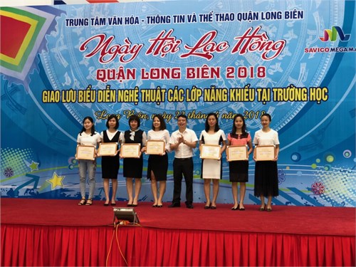 Trường mầm non Sơn Ca tưng bừng tham gia “ Ngày hội Lạc Hồng” do trung tâm văn hóa quận Long Biên kết hợp với TTTM Sanvico tổ chức.